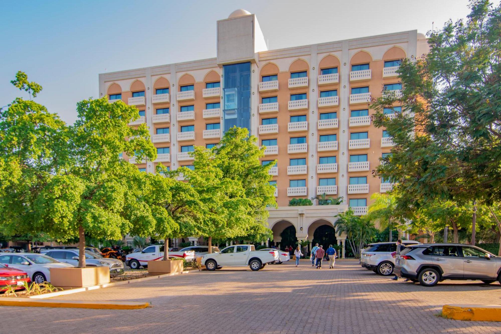 Hotel Lucerna Culiacán Kültér fotó